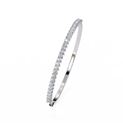 Stunning Bangle with Sparkling Diamonds - Timeless Elegance for Your Jewelry Collection